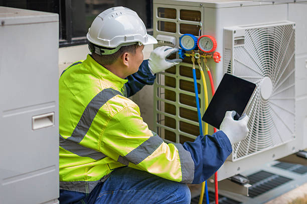 Professional Hvac technician working in Glasgow, DE